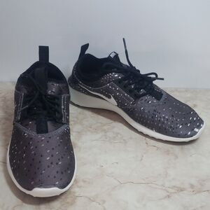 Nike Charcoal and White Athletic Womens Shoes Size 8.5
